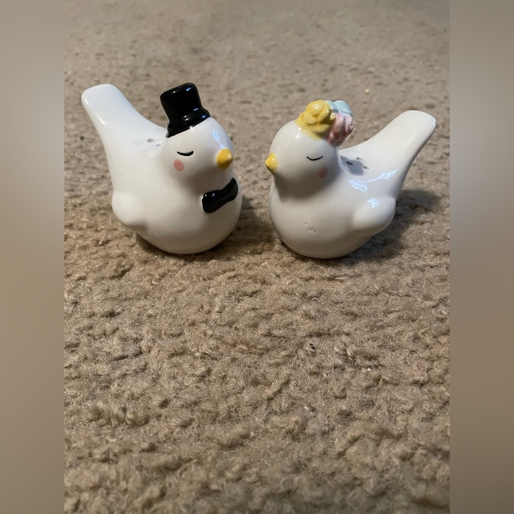 Bird wedding couple salt and pepper shakers